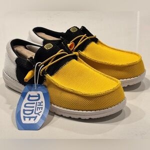 NWT Heydude Wally Tri Varsity Mesh Men’s Size 9 Yellow/Black Casual Shoes